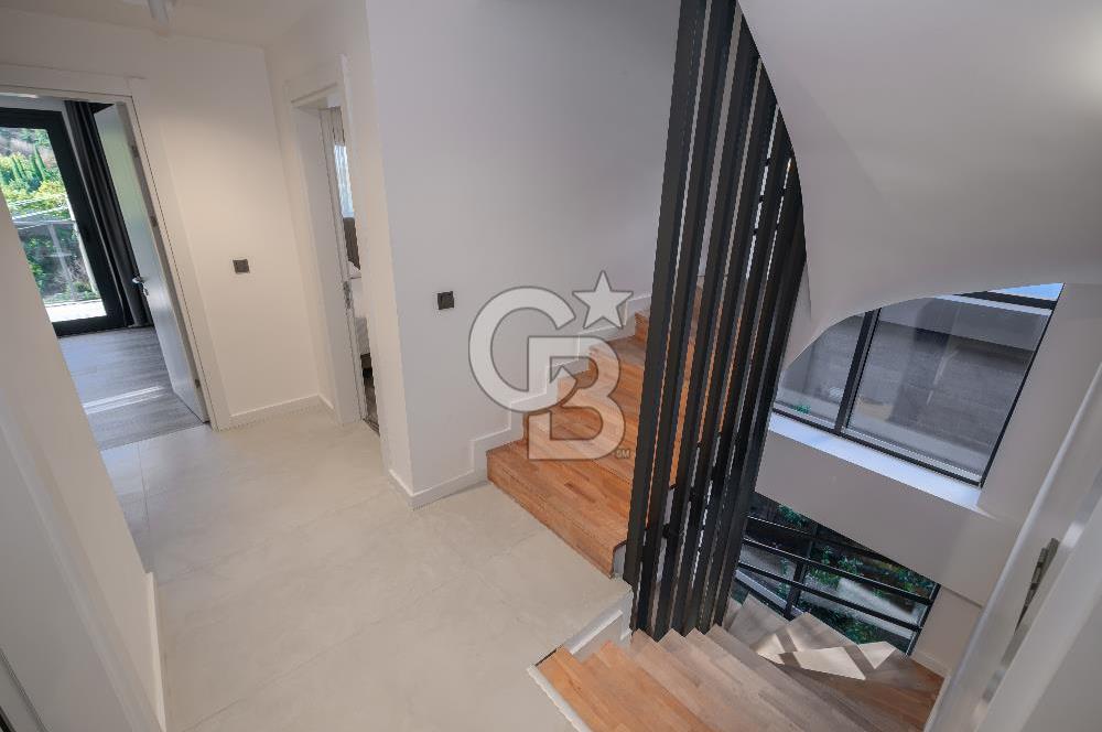 Urla Çeşmealtı Lüx 5+1 Villa