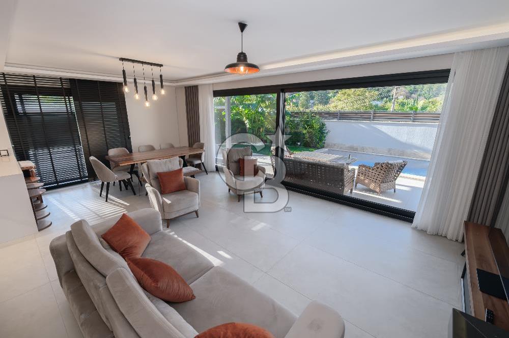 Urla Çeşmealtı Lüx 5+1 Villa