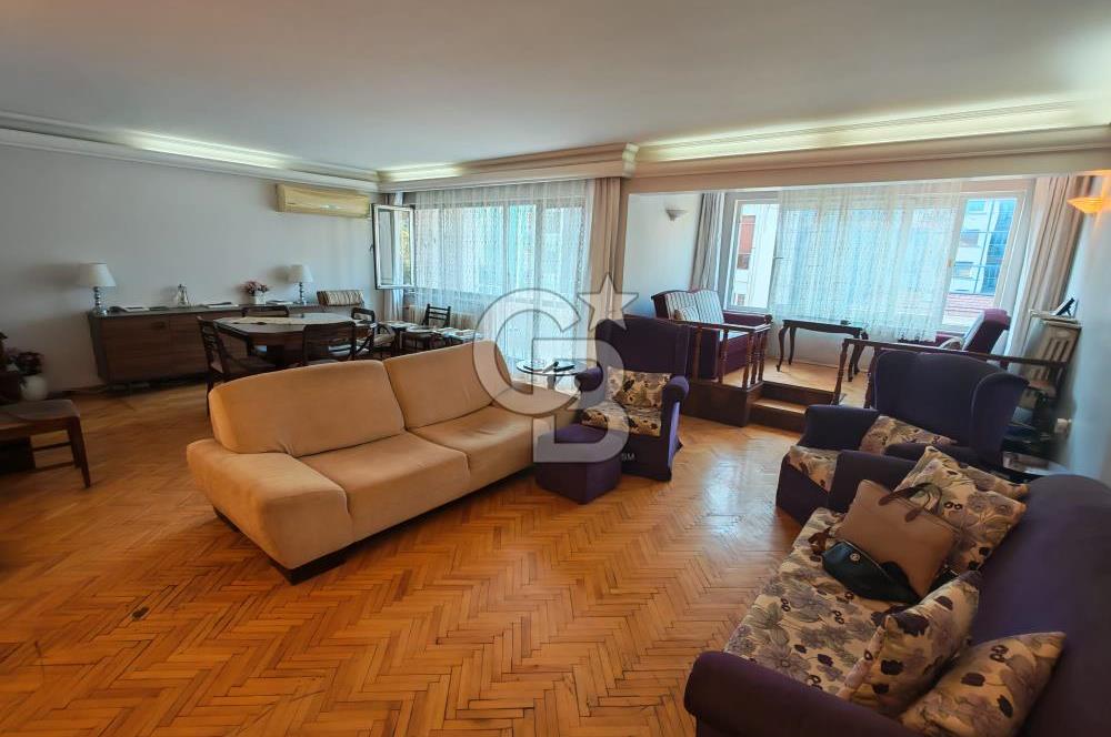 Mithatpaşa Cadde Üzerinde Asansörlü Otoparklı Satılık 4+1