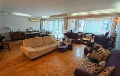 Mithatpaşa Cadde Üzerinde Asansörlü Otoparklı Satılık 4+1