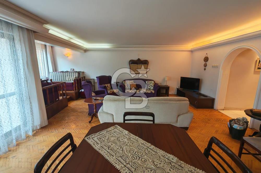 Mithatpaşa Cadde Üzerinde Asansörlü Otoparklı Satılık 4+1
