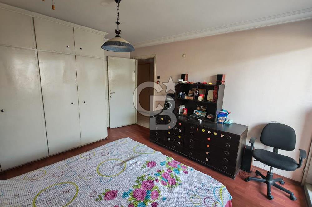 Mithatpaşa Cadde Üzerinde Asansörlü Otoparklı Satılık 4+1