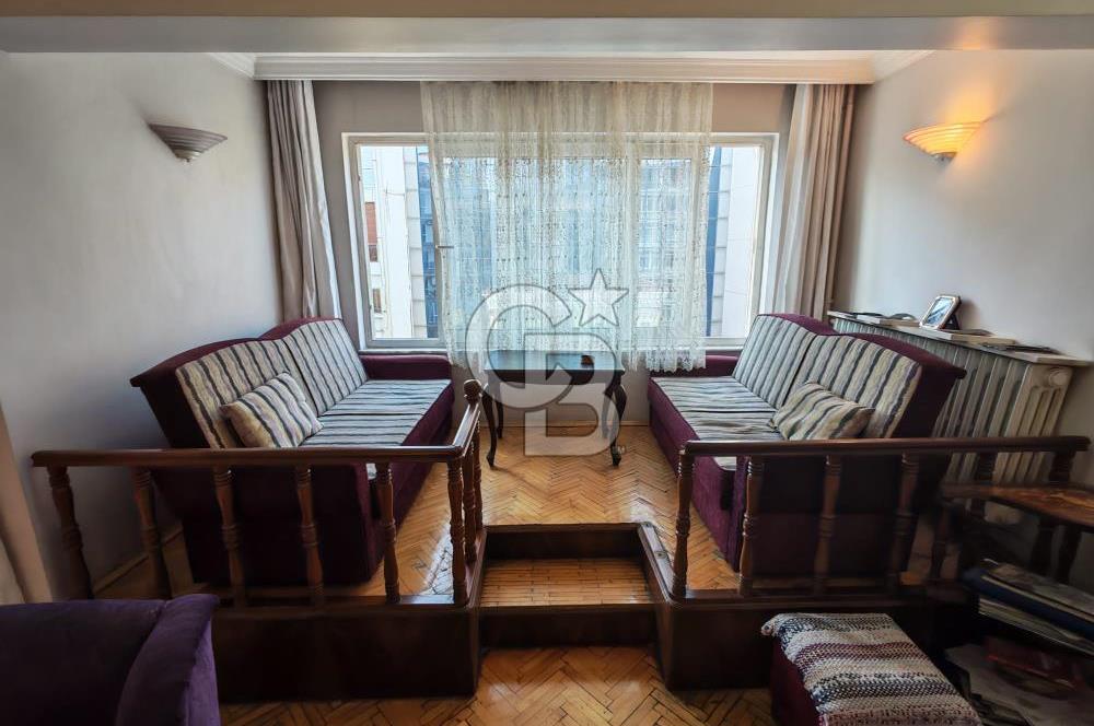 Mithatpaşa Cadde Üzerinde Asansörlü Otoparklı Satılık 4+1