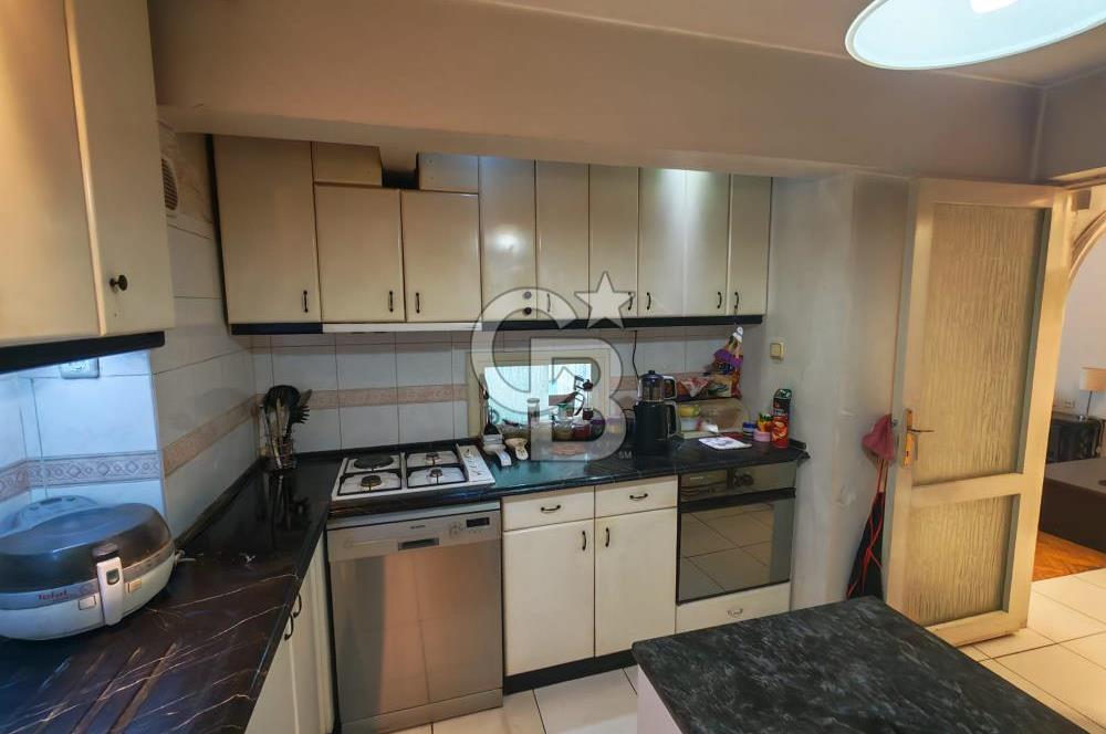 Mithatpaşa Cadde Üzerinde Asansörlü Otoparklı Satılık 4+1