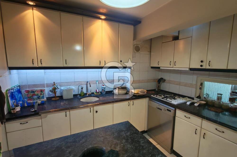 Mithatpaşa Cadde Üzerinde Asansörlü Otoparklı Satılık 4+1