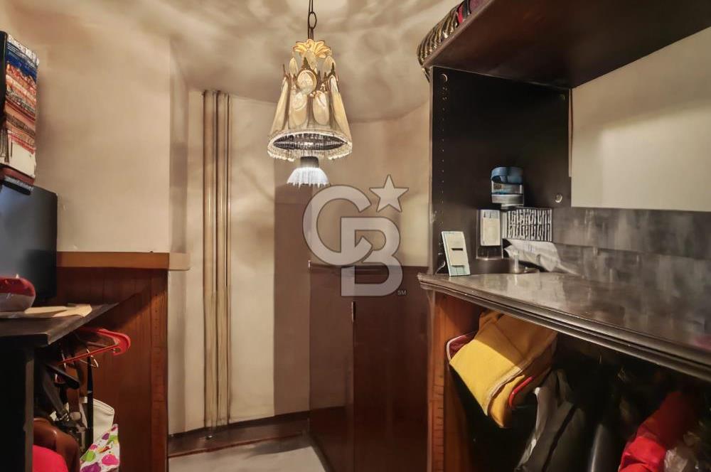 Mithatpaşa Cadde Üzerinde Asansörlü Otoparklı Satılık 4+1