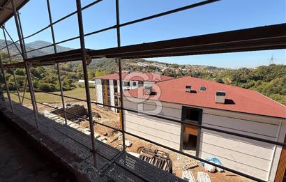 BAŞİSKELE SATILIK GENİŞ 1+1 ARAKAT ASANSÖRLÜ DAİRE