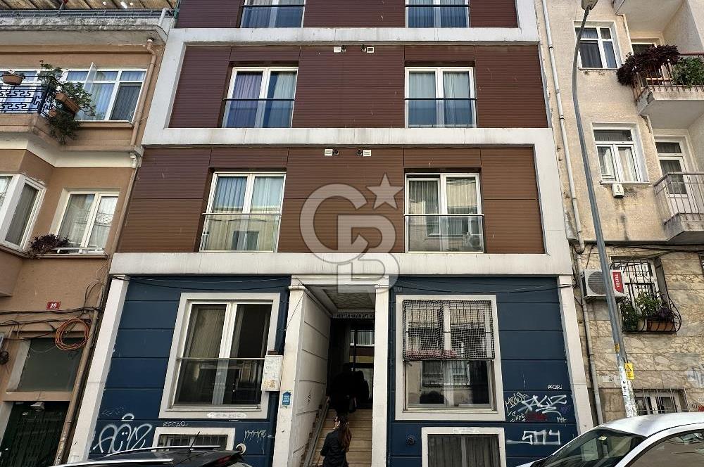 KADIKÖY,MODA,BAHARİYE CD. 3 DK. TERASLI 1,5+1 ÇATI DUBLEKS DAİRE