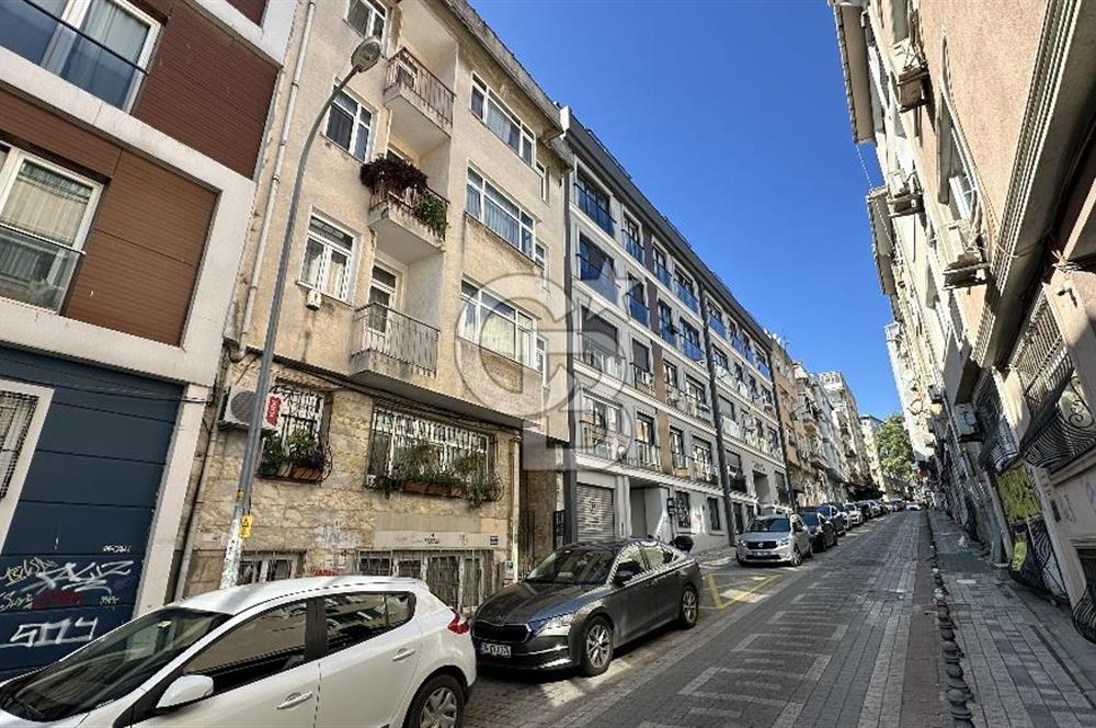 KADIKÖY,MODA,BAHARİYE CD. 3 DK. TERASLI 1,5+1 ÇATI DUBLEKS DAİRE