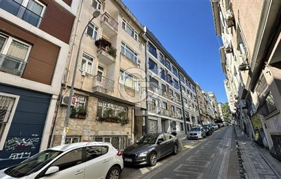 KADIKÖY,MODA,BAHARİYE CD. 3 DK. TERASLI 1,5+1 ÇATI DUBLEKS DAİRE