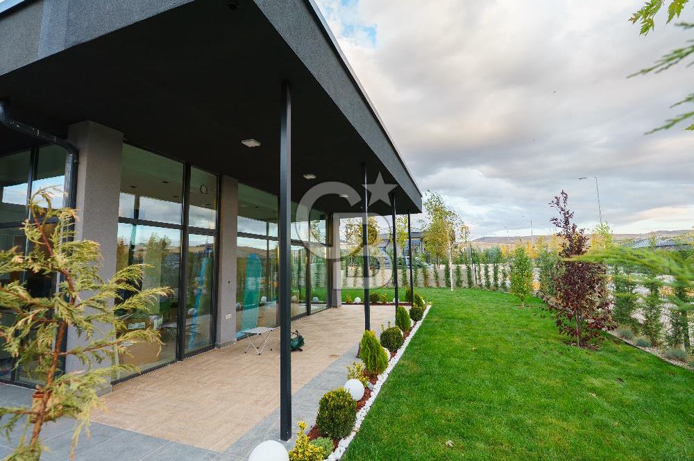 MOGAN MANZARALI LUNA SİTESİ 5+1 240 m2 PEYZAJLI SATILIK VİLLA