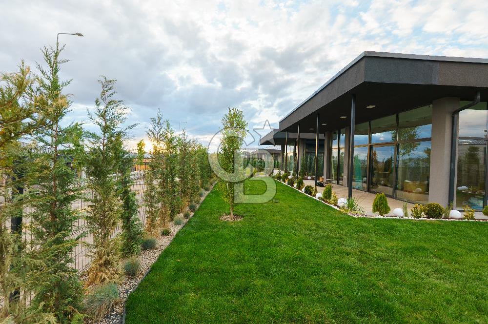 MOGAN MANZARALI LUNA SİTESİ 5+1 240 m2 PEYZAJLI SATILIK VİLLA