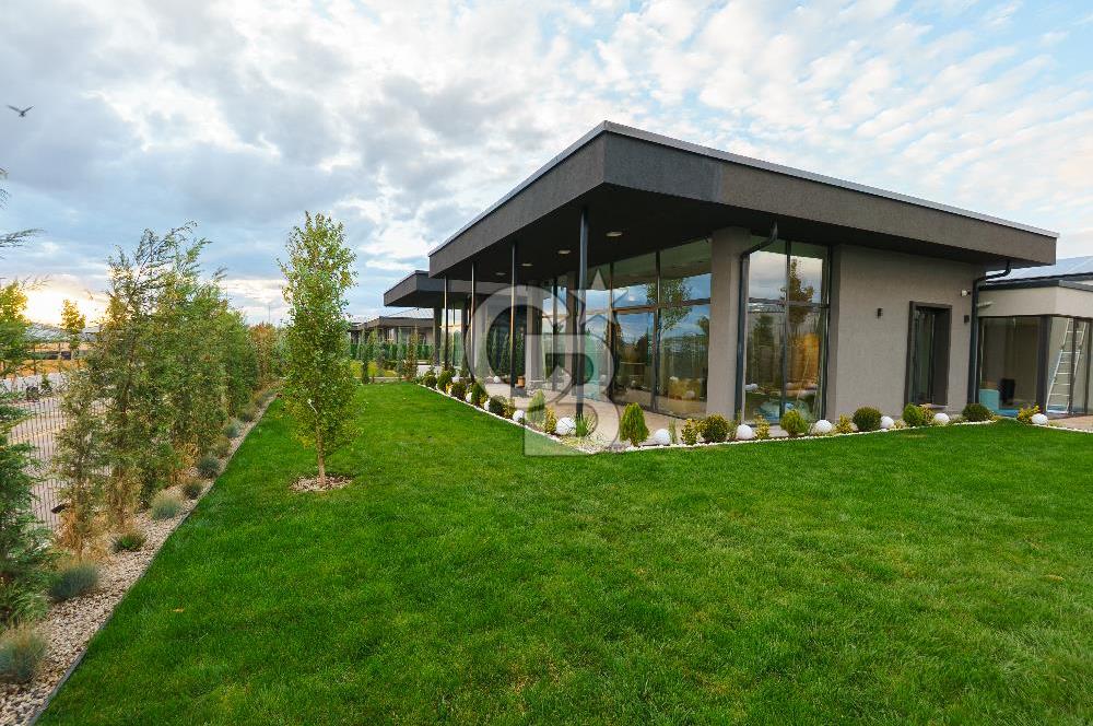 MOGAN MANZARALI LUNA SİTESİ 5+1 240 m2 PEYZAJLI SATILIK VİLLA