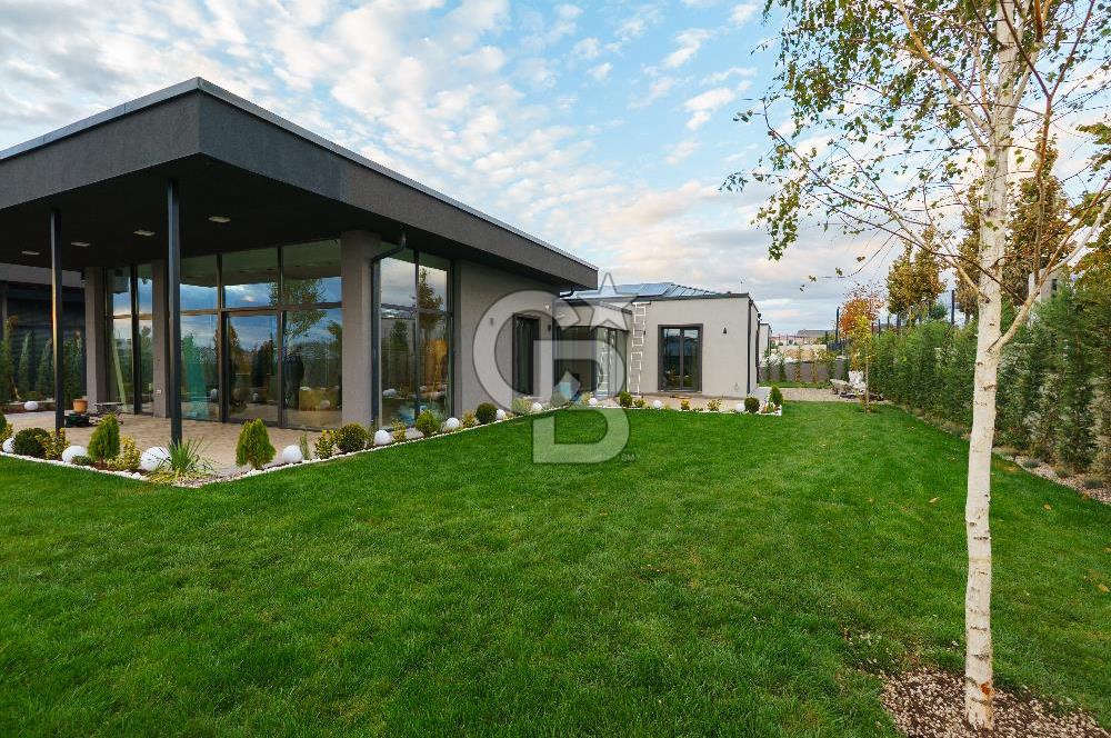 MOGAN MANZARALI LUNA SİTESİ 5+1 240 m2 PEYZAJLI SATILIK VİLLA