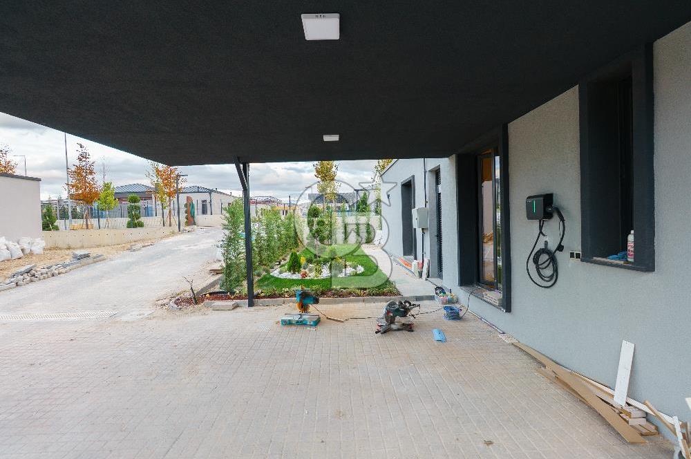 MOGAN MANZARALI LUNA SİTESİ 5+1 240 m2 PEYZAJLI SATILIK VİLLA