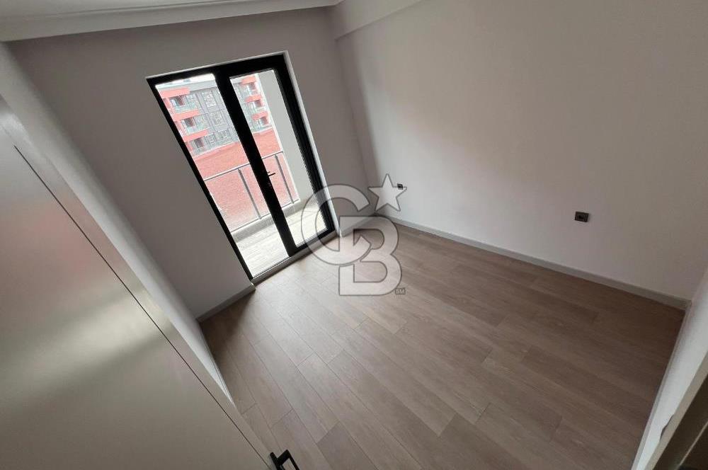 GÖLBAŞI KARŞIYAKADA GÖLESIFIR 1+1 2.KAT İSKANLI CADDEÜZERİ DAİRE