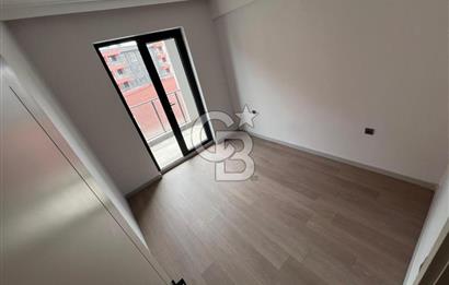 GÖLBAŞI KARŞIYAKADA GÖLESIFIR 1+1 2.KAT İSKANLI CADDEÜZERİ DAİRE