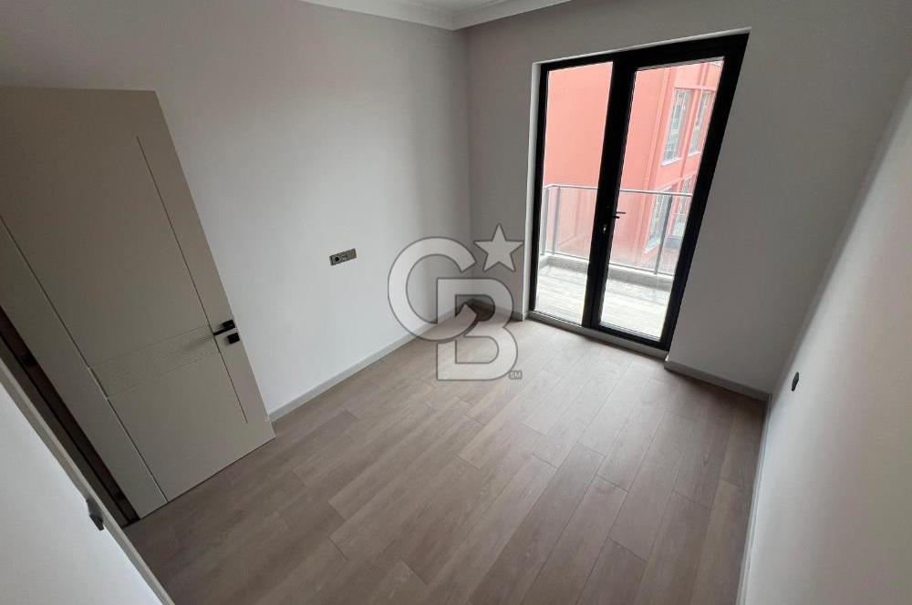 GÖLBAŞI KARŞIYAKADA GÖLESIFIR 1+1 2.KAT İSKANLI CADDEÜZERİ DAİRE