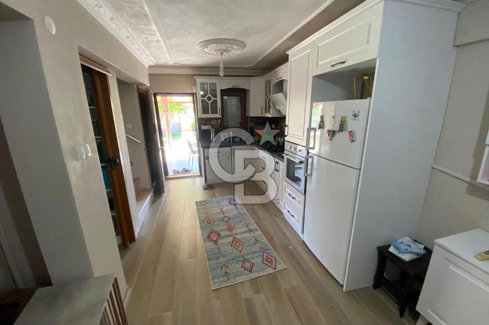 Ayvalık Altınova da Tamamen Yenilenmiş Tripleks Köşe Villa