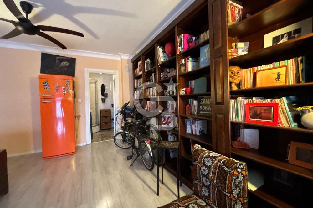 KADIKÖY,MODA,BAHARİYE CD. 3 DK. TERASLI 1,5+1 ÇATI DUBLEKS DAİRE