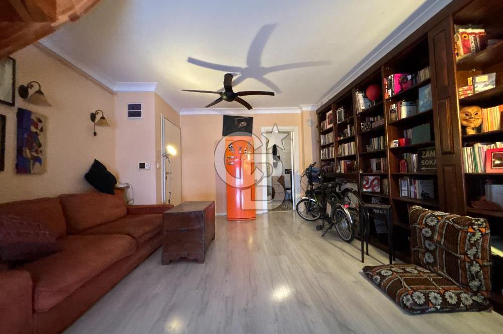 KADIKÖY,MODA,BAHARİYE CD. 3 DK. TERASLI 1,5+1 ÇATI DUBLEKS DAİRE