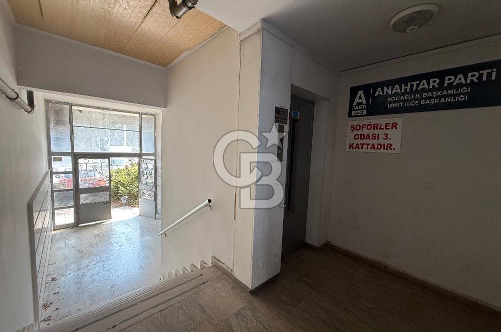 KOCAELİ İZMİT KÖRFEZ MAHALLESİ'NDE MERKEZİ KONUMDA SATILIK OFİS