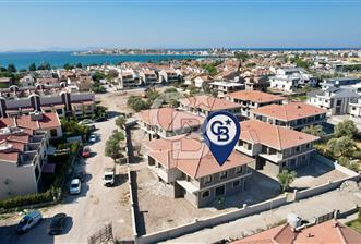 Çandarlı denize 250 metre mesafede site içinde havuzlu 1 + 1 daire