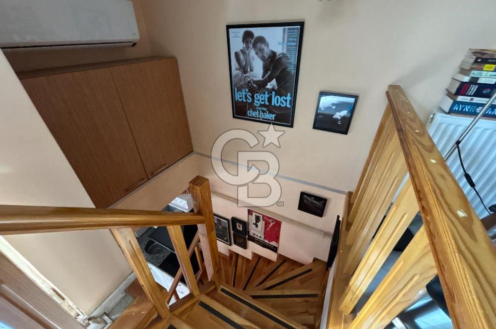 KADIKÖY,MODA,BAHARİYE CD. 3 DK. TERASLI 1,5+1 ÇATI DUBLEKS DAİRE