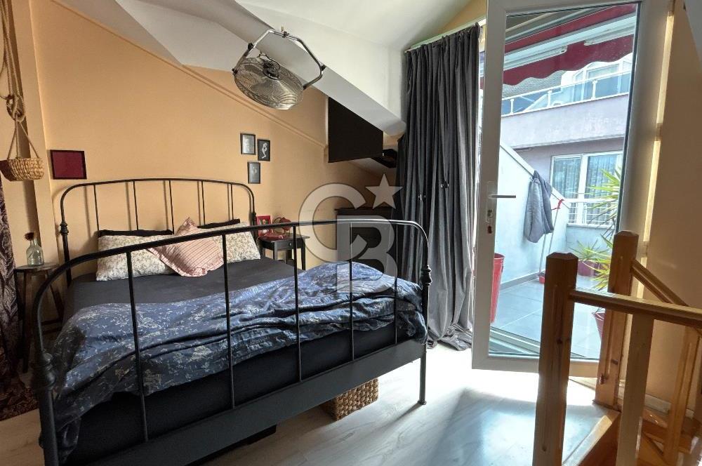 KADIKÖY,MODA,BAHARİYE CD. 3 DK. TERASLI 1,5+1 ÇATI DUBLEKS DAİRE