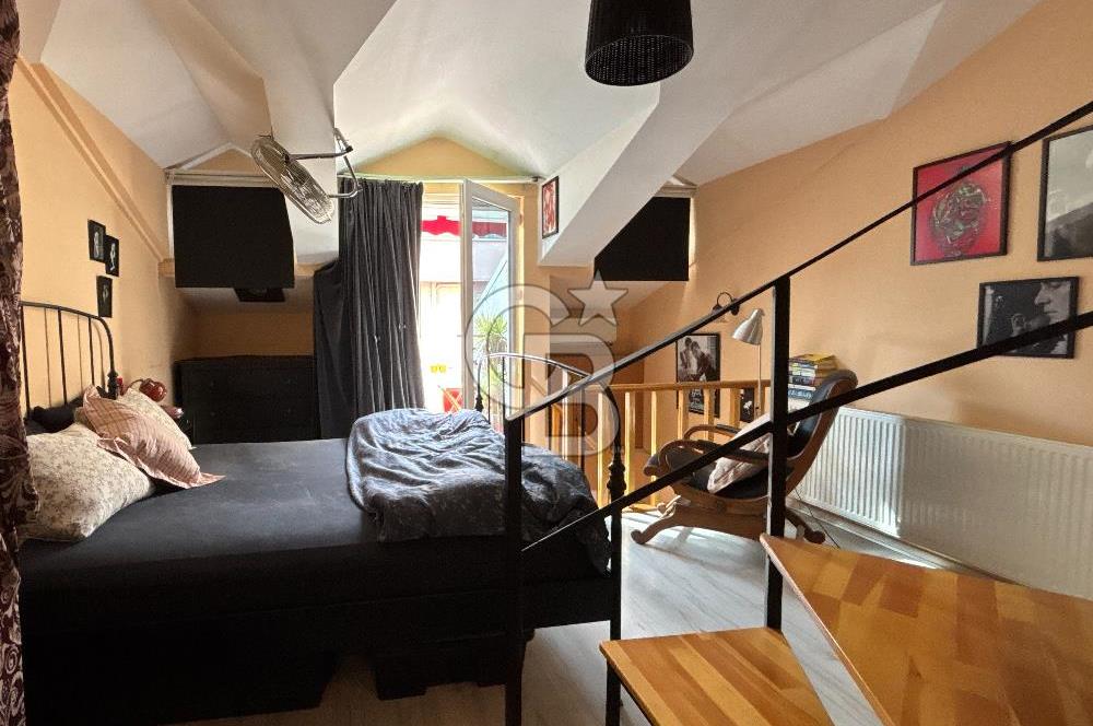 KADIKÖY,MODA,BAHARİYE CD. 3 DK. TERASLI 1,5+1 ÇATI DUBLEKS DAİRE