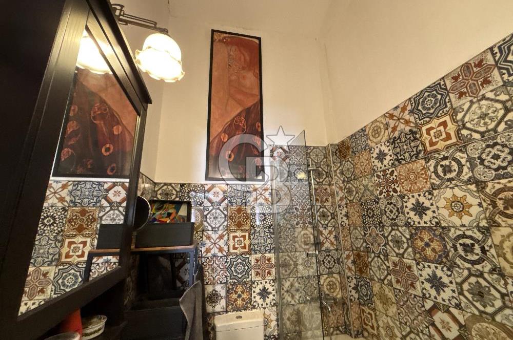 KADIKÖY,MODA,BAHARİYE CD. 3 DK. TERASLI 1,5+1 ÇATI DUBLEKS DAİRE