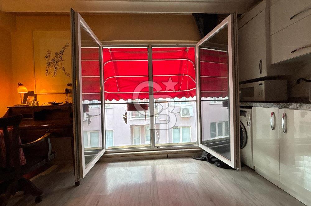 KADIKÖY,MODA,BAHARİYE CD. 3 DK. TERASLI 1,5+1 ÇATI DUBLEKS DAİRE