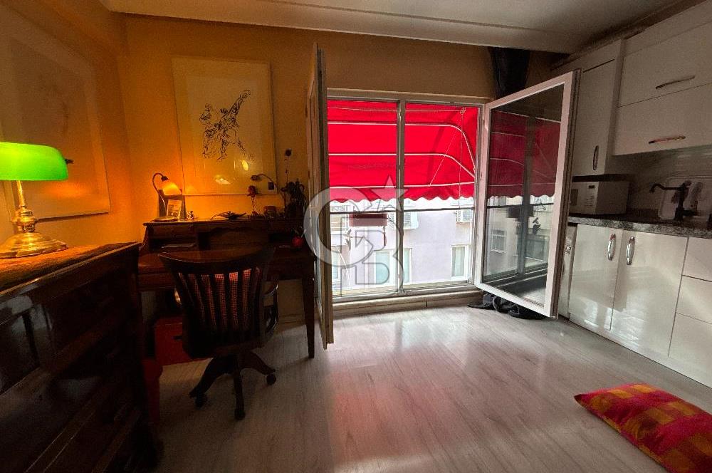 KADIKÖY,MODA,BAHARİYE CD. 3 DK. TERASLI 1,5+1 ÇATI DUBLEKS DAİRE