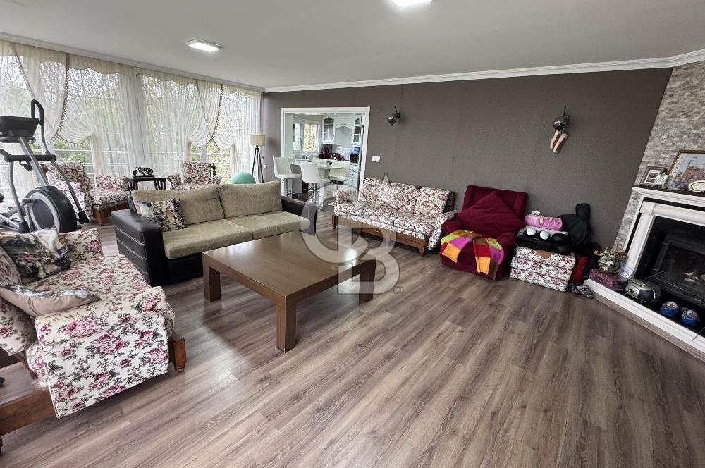 BEYAZEVLER’DE SATILIK 6+2 TRİPLEKS KÖŞE VİLLA