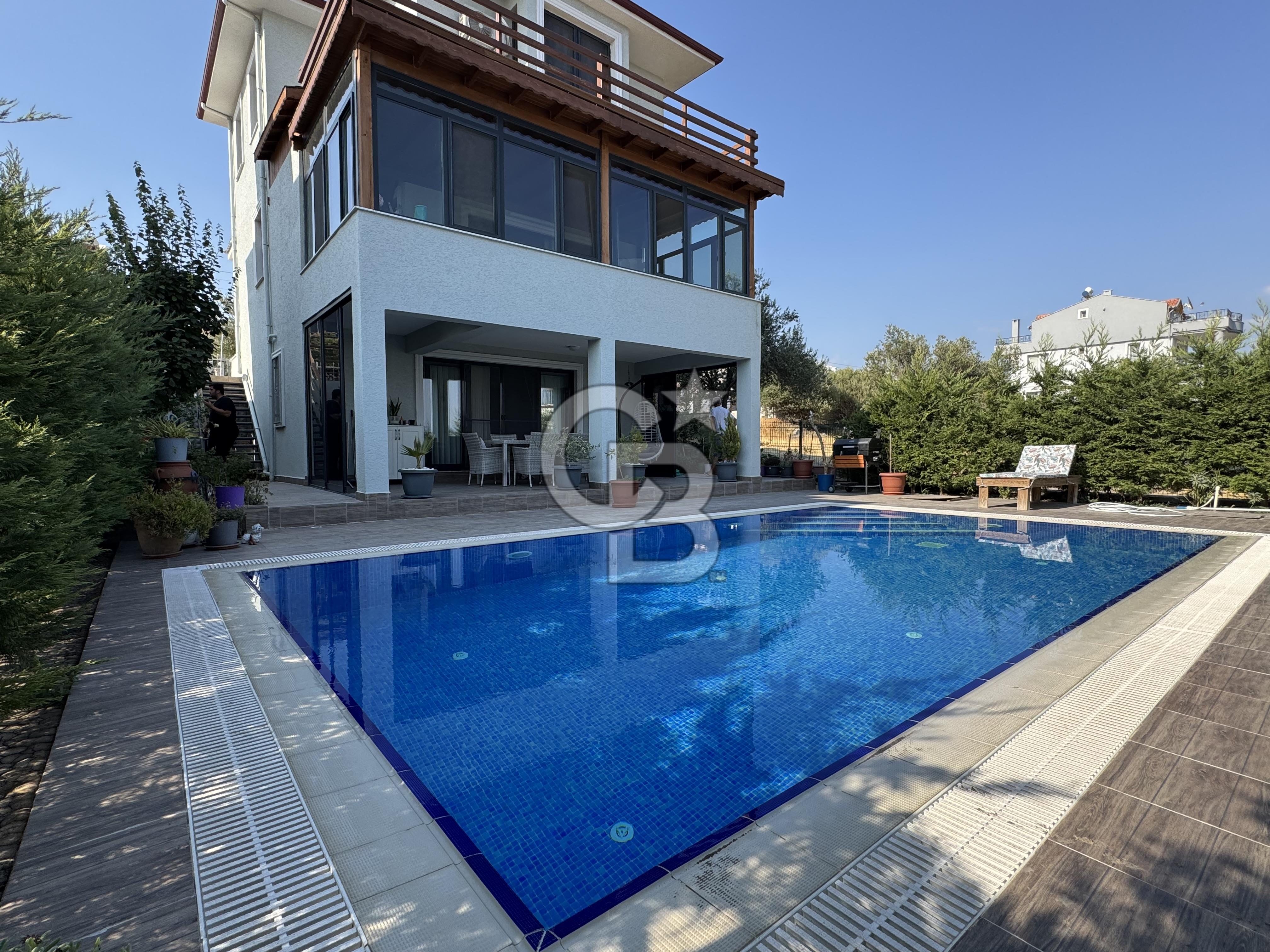 Havuzlu deniz ve doğa manzaralı tam müstakil villa 