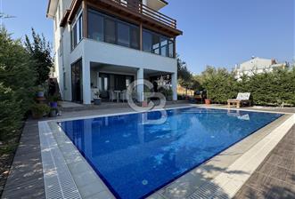 Havuzlu deniz ve doğa manzaralı tam müstakil villa 