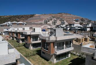 3 + 1  villa denize 500 metre mesafede