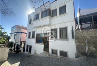 ÇANAKKALE BOZCAADA MERKEZİ KONUMDA 8 ODALI KİRALIK PANSİYON