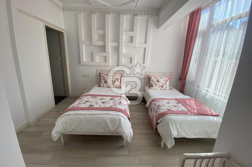 ÇANAKKALE BOZCAADA MERKEZİ KONUMDA 8 ODALI KİRALIK PANSİYON