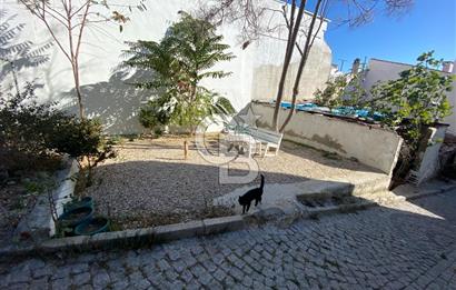 ÇANAKKALE BOZCAADA MERKEZİ KONUMDA 8 ODALI KİRALIK PANSİYON