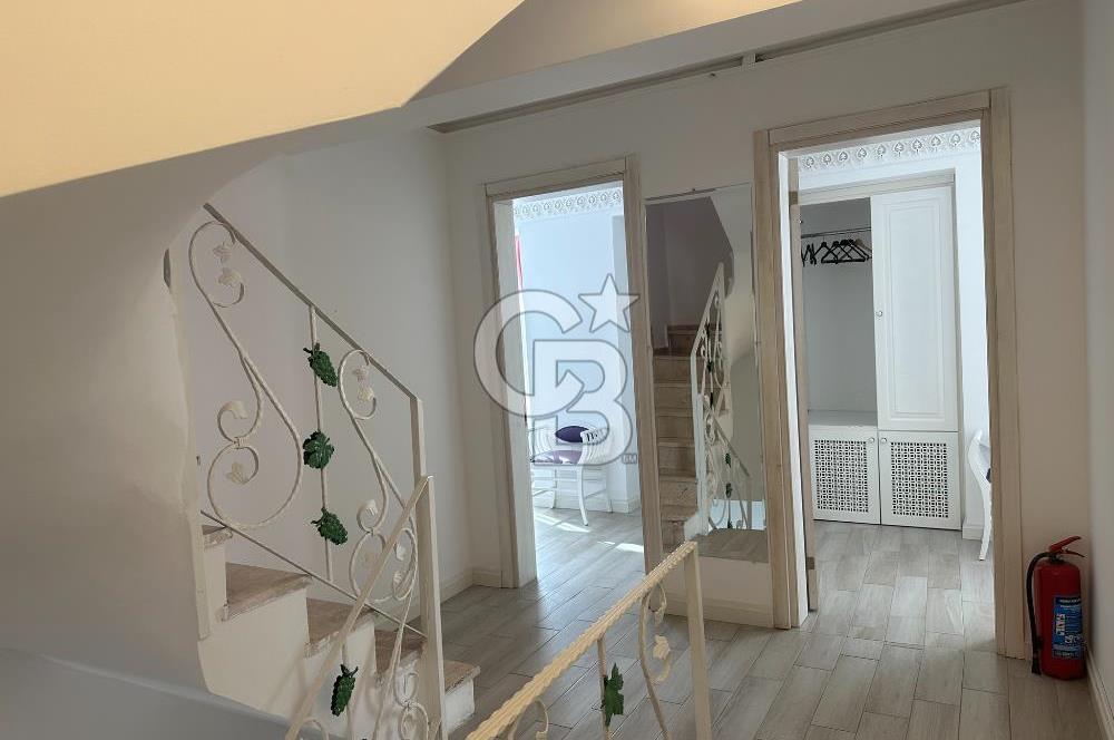 ÇANAKKALE BOZCAADA MERKEZİ KONUMDA 8 ODALI KİRALIK PANSİYON