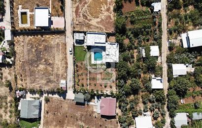 Menderes Oğlananasında 1.250 m2, 2 Müstakil Ev ve Havuzlu Mülk