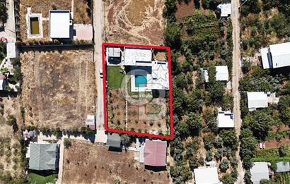 Menderes Oğlananasında 1.250 m2, 2 Müstakil Ev ve Havuzlu Mülk