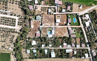 Menderes Oğlananasında 1.250 m2, 2 Müstakil Ev ve Havuzlu Mülk