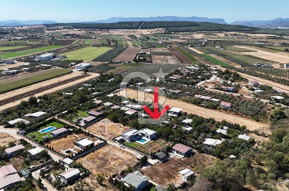 Menderes Oğlananasında 1.250 m2, 2 Müstakil Ev ve Havuzlu Mülk