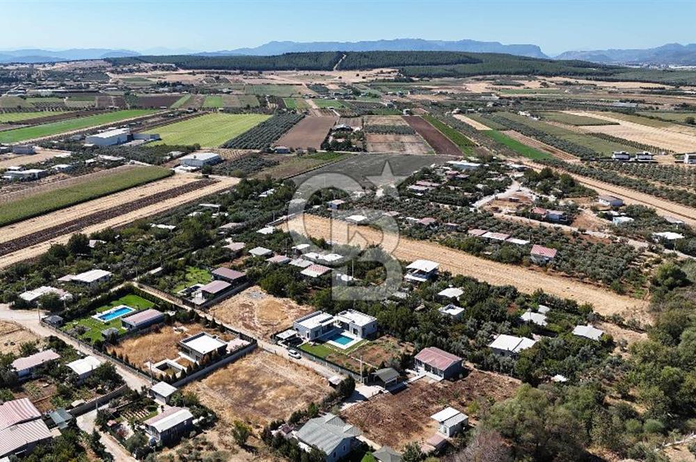 Menderes Oğlananasında 1.250 m2, 2 Müstakil Ev ve Havuzlu Mülk