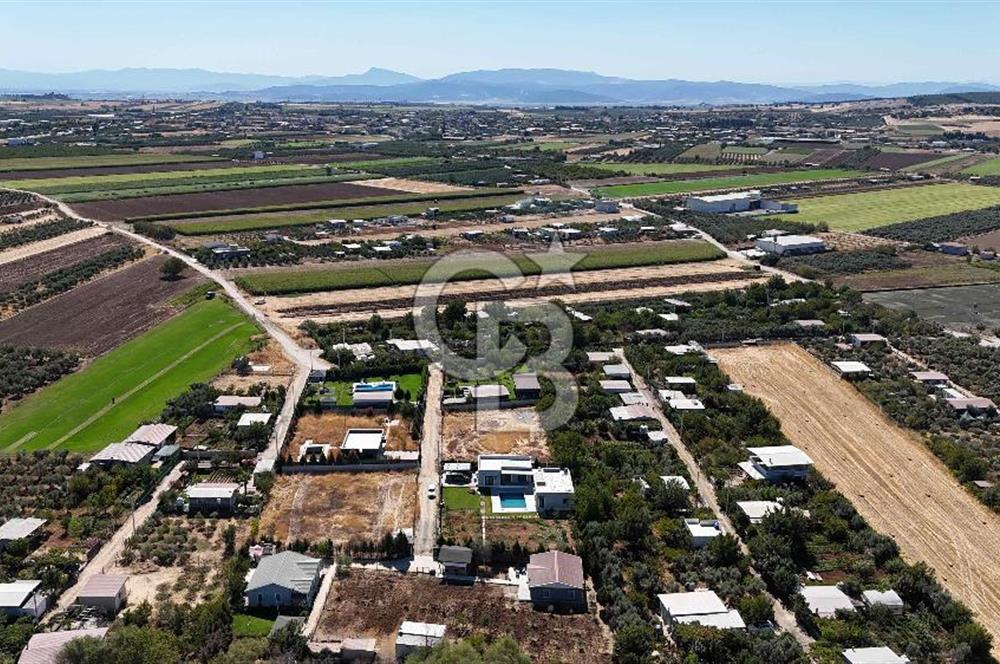 Menderes Oğlananasında 1.250 m2, 2 Müstakil Ev ve Havuzlu Mülk