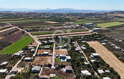 Menderes Oğlananasında 1.250 m2, 2 Müstakil Ev ve Havuzlu Mülk