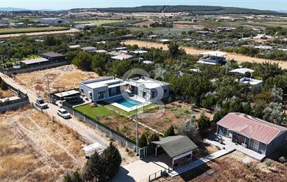 Menderes Oğlananasında 1.250 m2, 2 Müstakil Ev ve Havuzlu Mülk