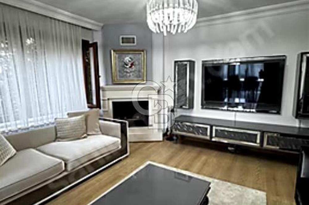 Çatalcada Satılık Asansörlü, Sinema Odalı Lüks Villa